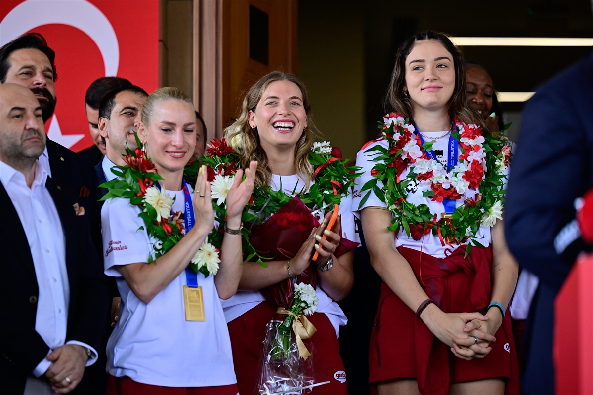 Milletler Ligi şampiyonu A Milli Kadın Voleybol Takımı, yurda döndü