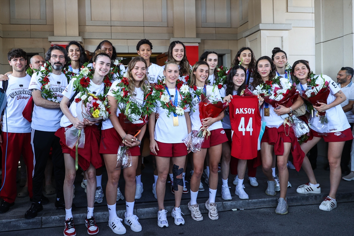 Milletler Ligi şampiyonu A Milli Kadın Voleybol Takımı, yurda döndü