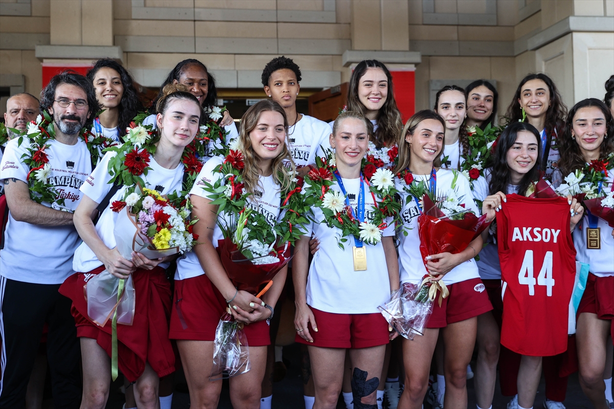 Milletler Ligi şampiyonu A Milli Kadın Voleybol Takımı, yurda döndü