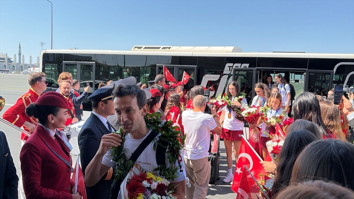 Milletler Ligi şampiyonu A Milli Kadın Voleybol Takımı, yurda döndü