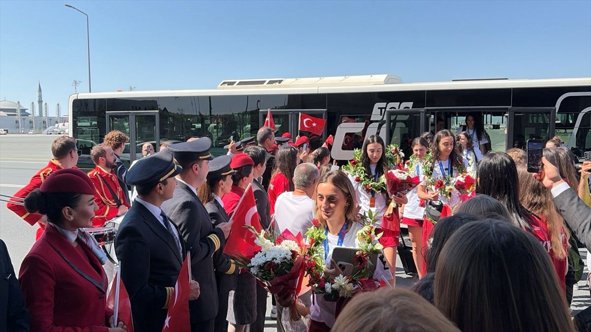Milletler Ligi şampiyonu A Milli Kadın Voleybol Takımı, yurda döndü