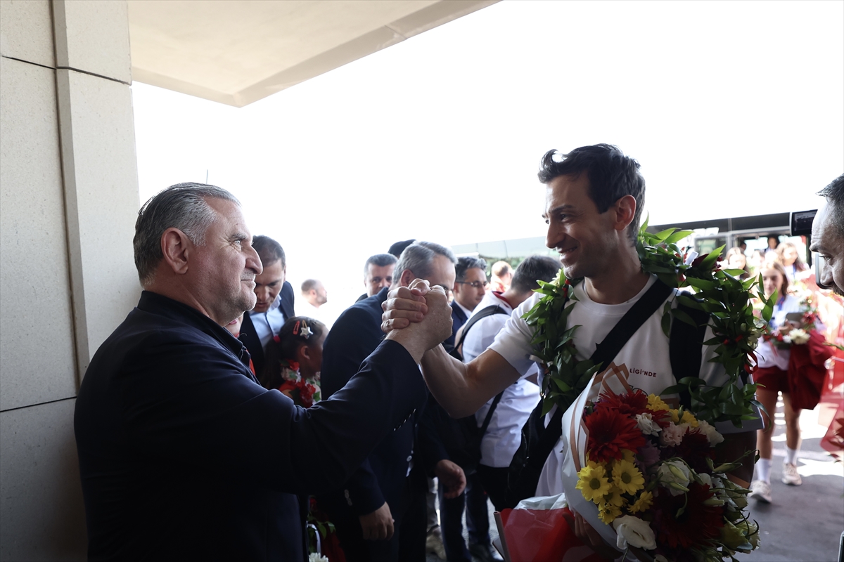 Milletler Ligi şampiyonu A Milli Kadın Voleybol Takımı, yurda döndü