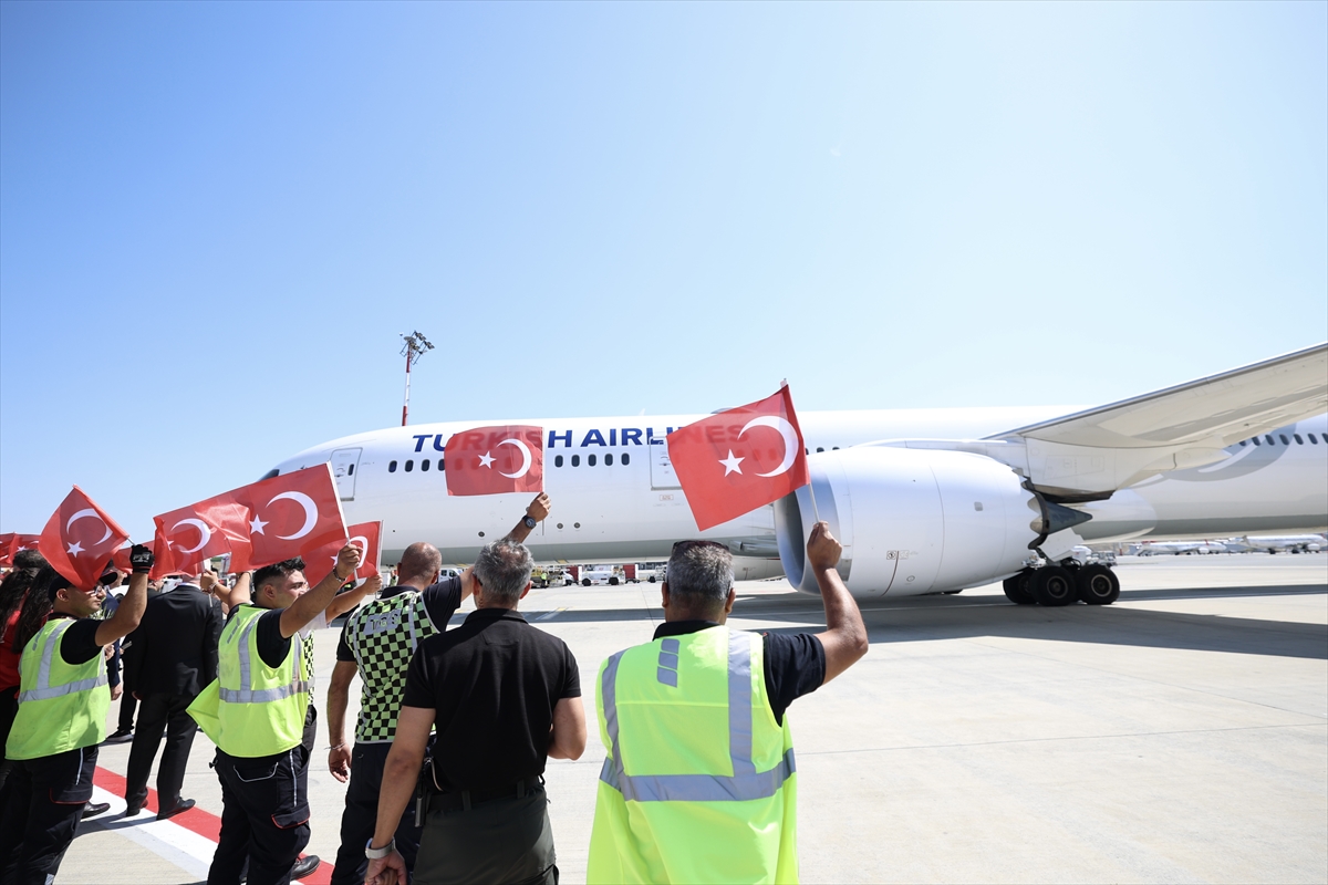 Milletler Ligi şampiyonu A Milli Kadın Voleybol Takımı, yurda döndü