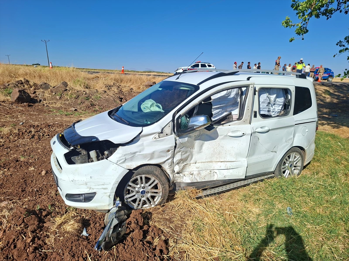 Şanlıurfa Siverek'te kaza: 2'si çocuk 6 yaralı