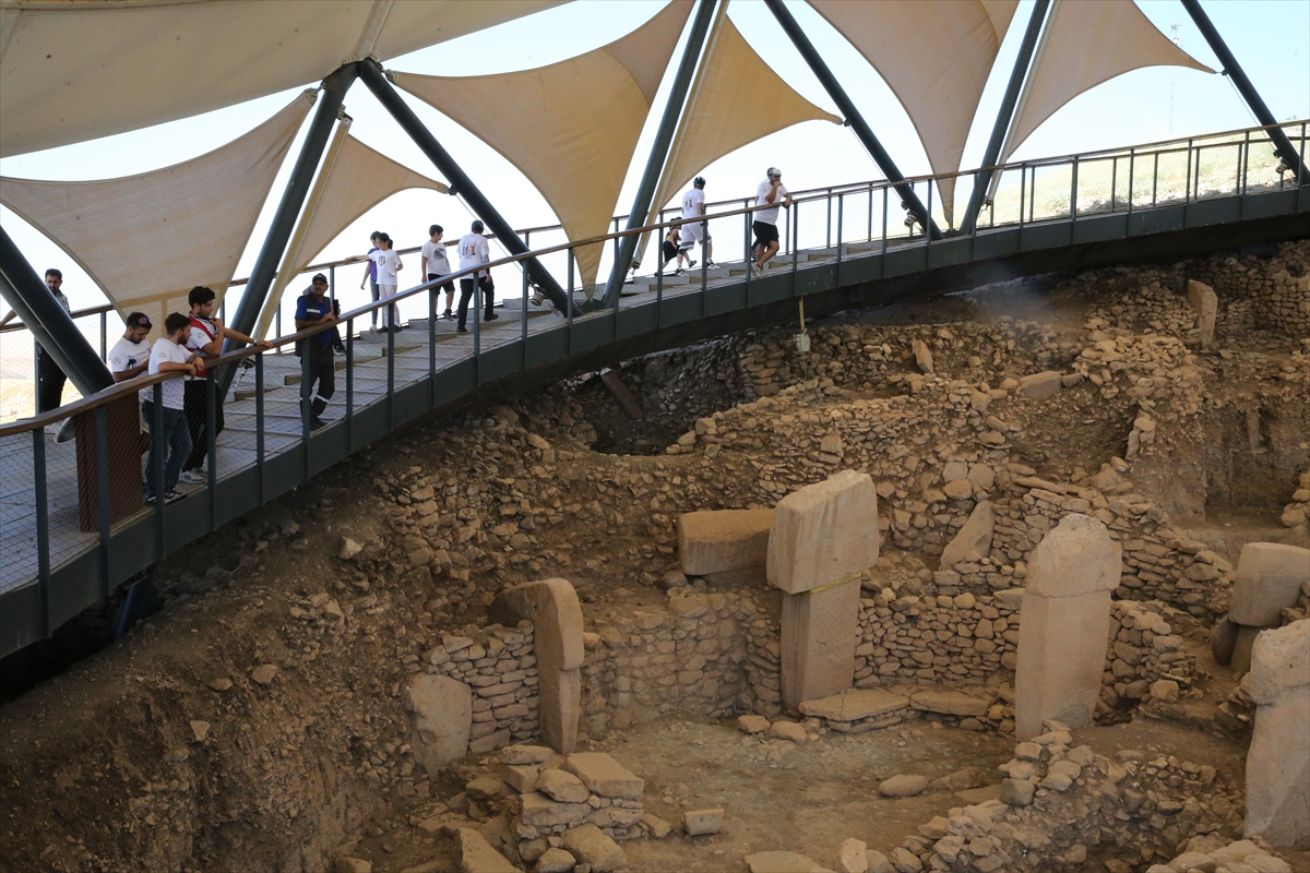 Göbeklitepe serin havasıyla ziyaretçilerini ağırlıyor