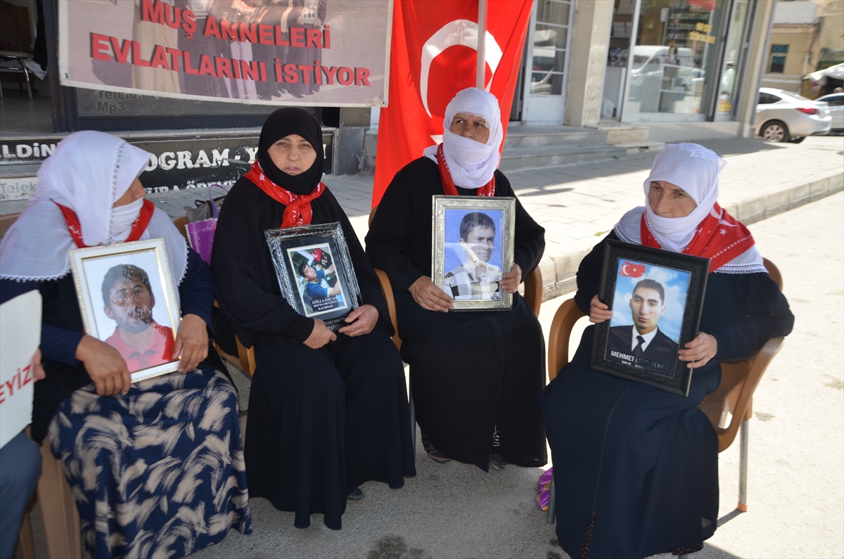 Muşlu aileler DEM Parti binası önündeki eylemlerini sürdürdü