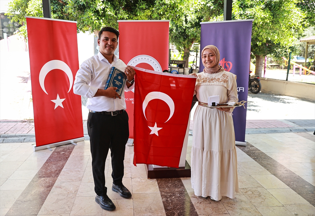 Öksüz Elif Ceren Mersinli'ye gönüllü annelerden çeyiz desteği