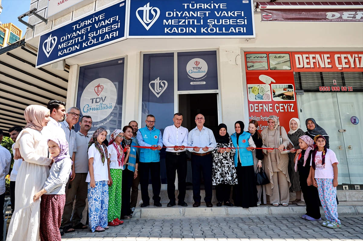Öksüz Elif Ceren Mersinli'ye gönüllü annelerden çeyiz desteği