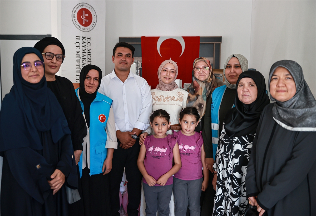 Öksüz Elif Ceren Mersinli'ye gönüllü annelerden çeyiz desteği