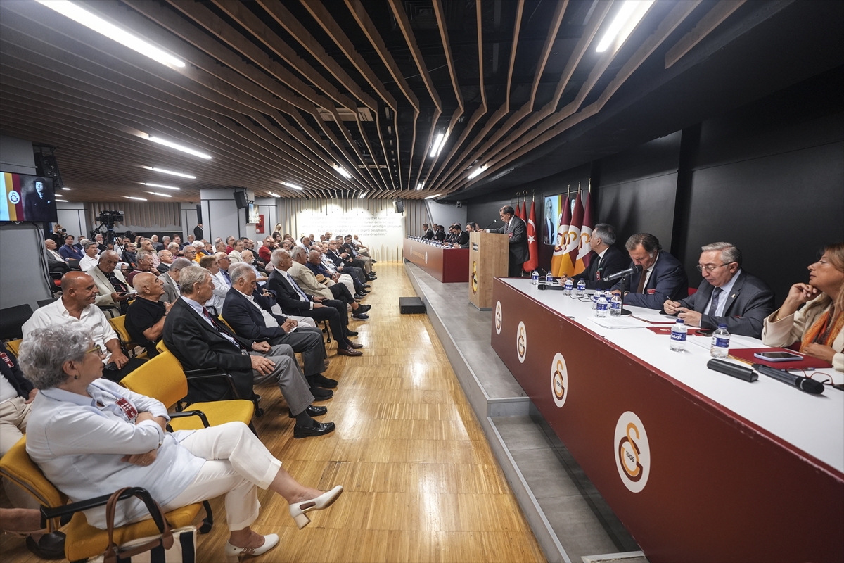 Galatasaray Başkanı Dursun Özbek: Transferde Acele Etmiyoruz