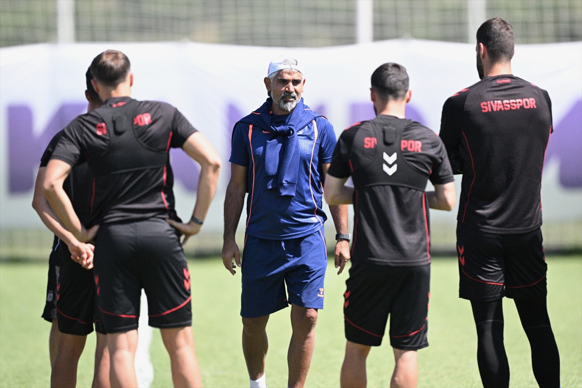 Teknik Direktör İsmet Taşdemir: Sivasspor'da hedef play-off