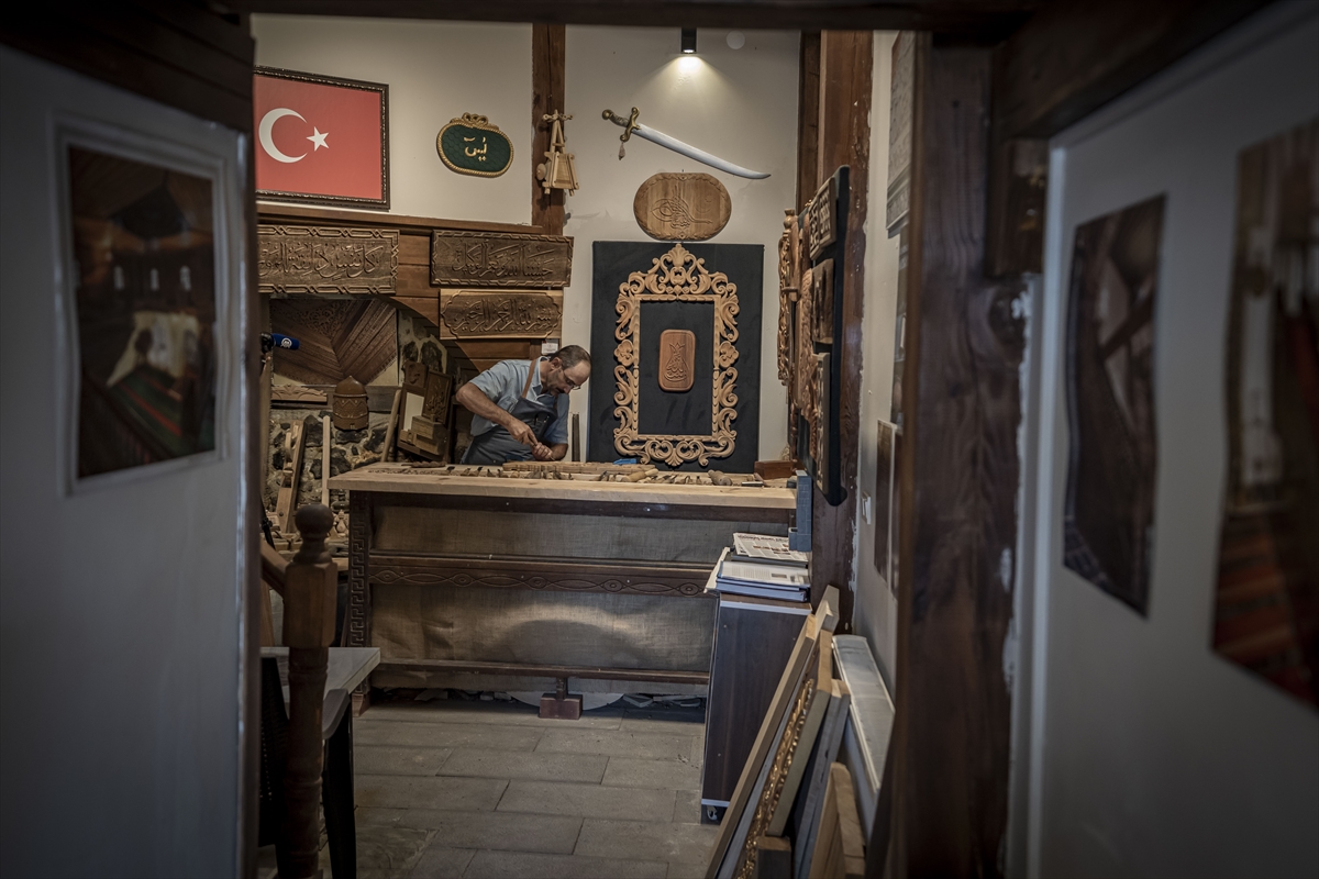 Ahşap oymacılığının "kültürel miras taşıyıcısı" usta, sanatını gelecek kuşaklara aktarıyor