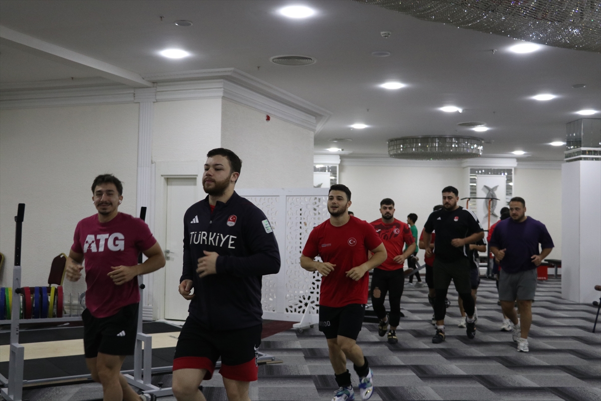 Halter Milli Takımı Teknik Direktörü Kuşçuoğlu: Madalya bekliyoruz