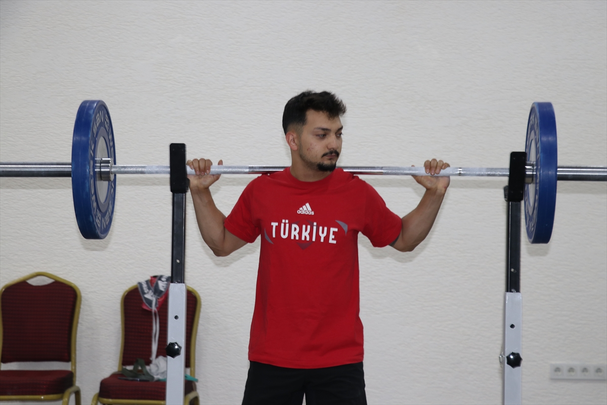 Halter Milli Takımı Teknik Direktörü Kuşçuoğlu: Madalya bekliyoruz