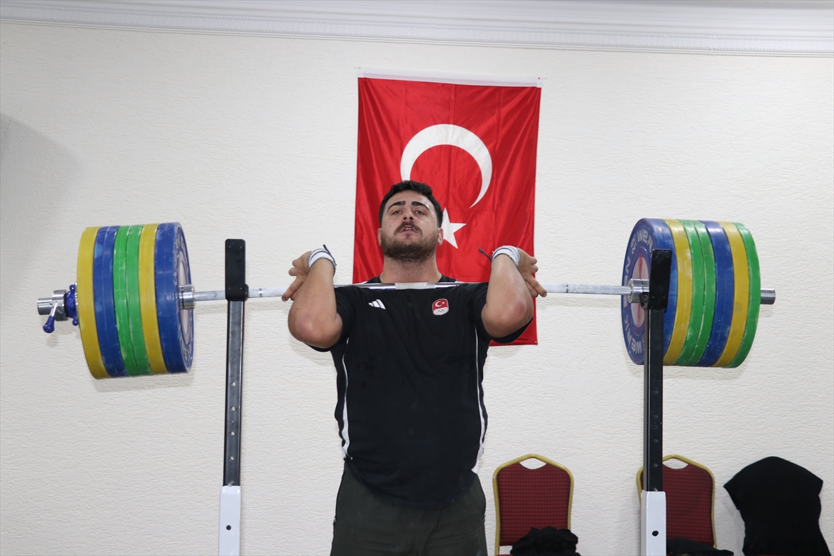 Halter Milli Takımı Teknik Direktörü Kuşçuoğlu: Madalya bekliyoruz