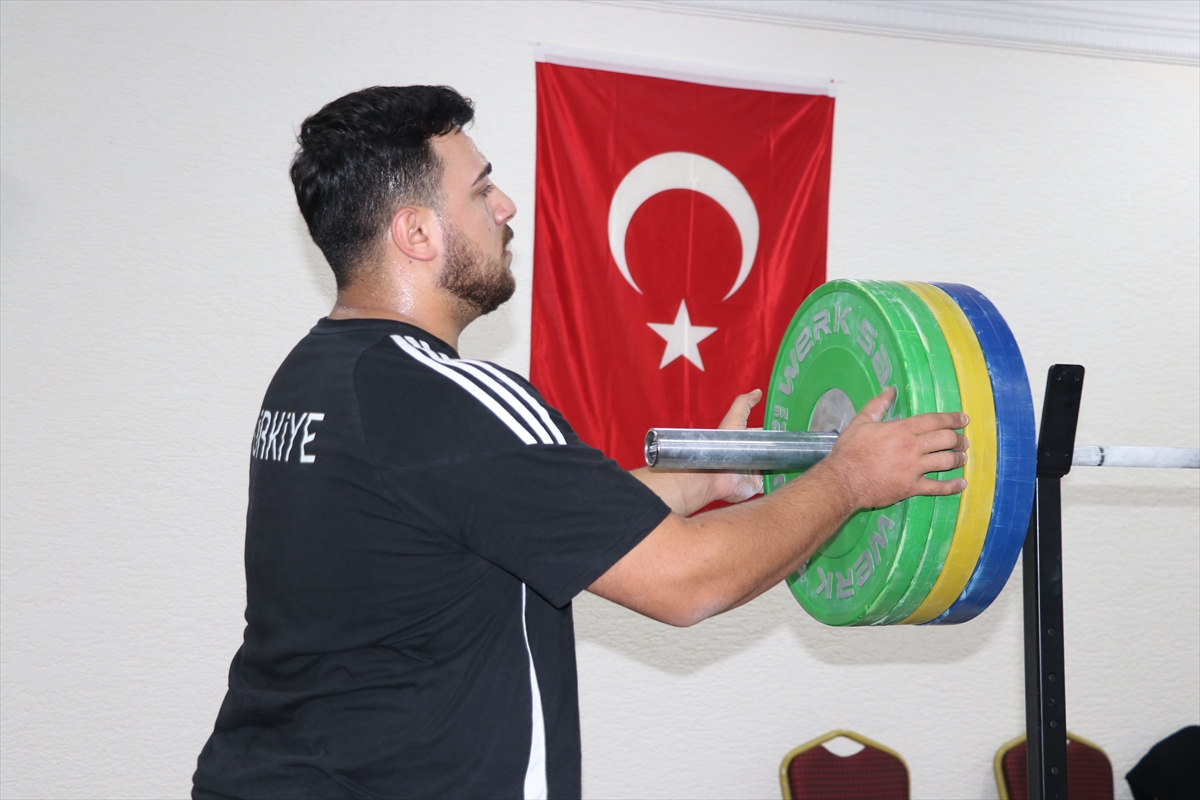 Halter Milli Takımı Teknik Direktörü Kuşçuoğlu: Madalya bekliyoruz