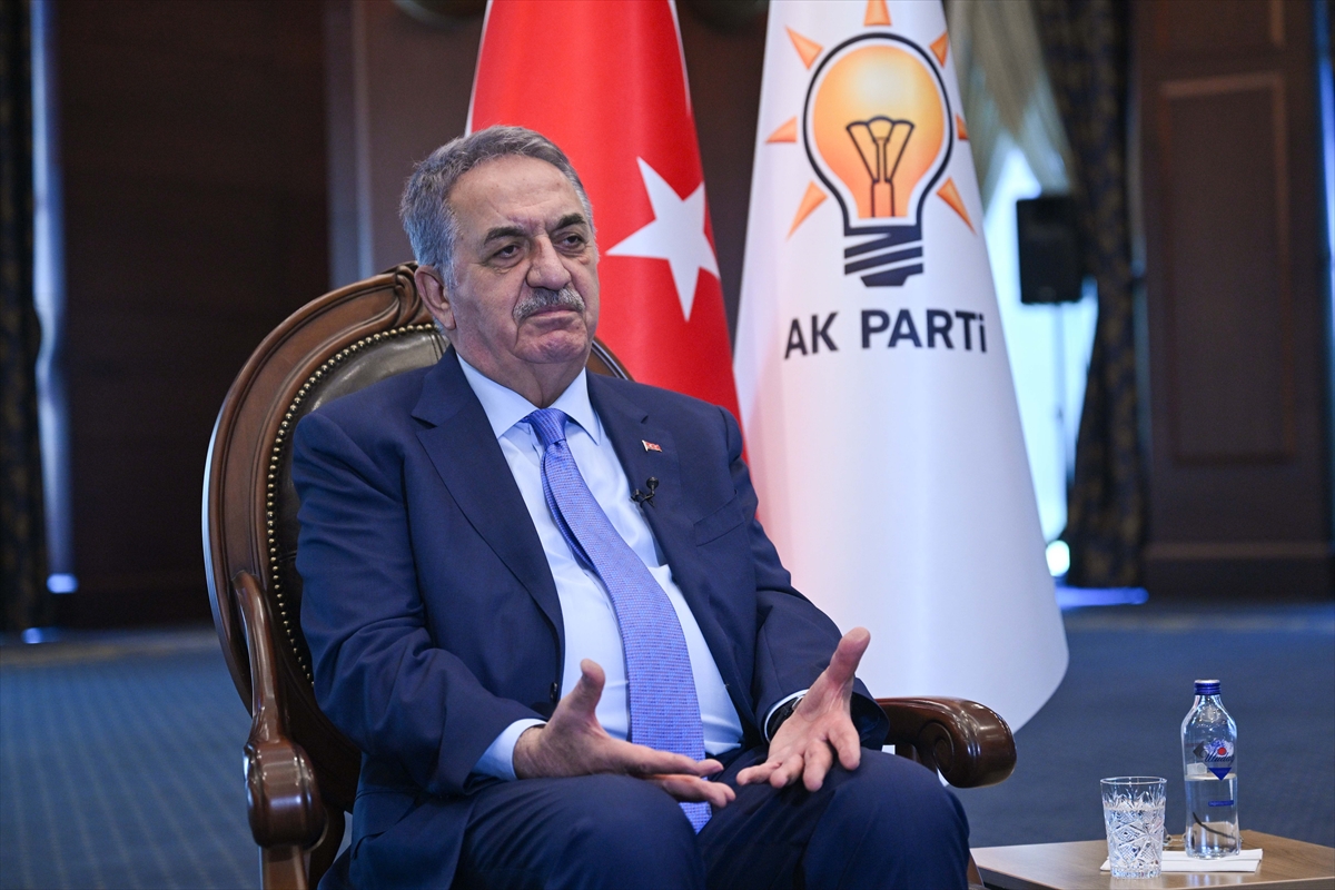 Hayati Yazıcı: AK Parti milletin olduğu yerde duran bir partidir
