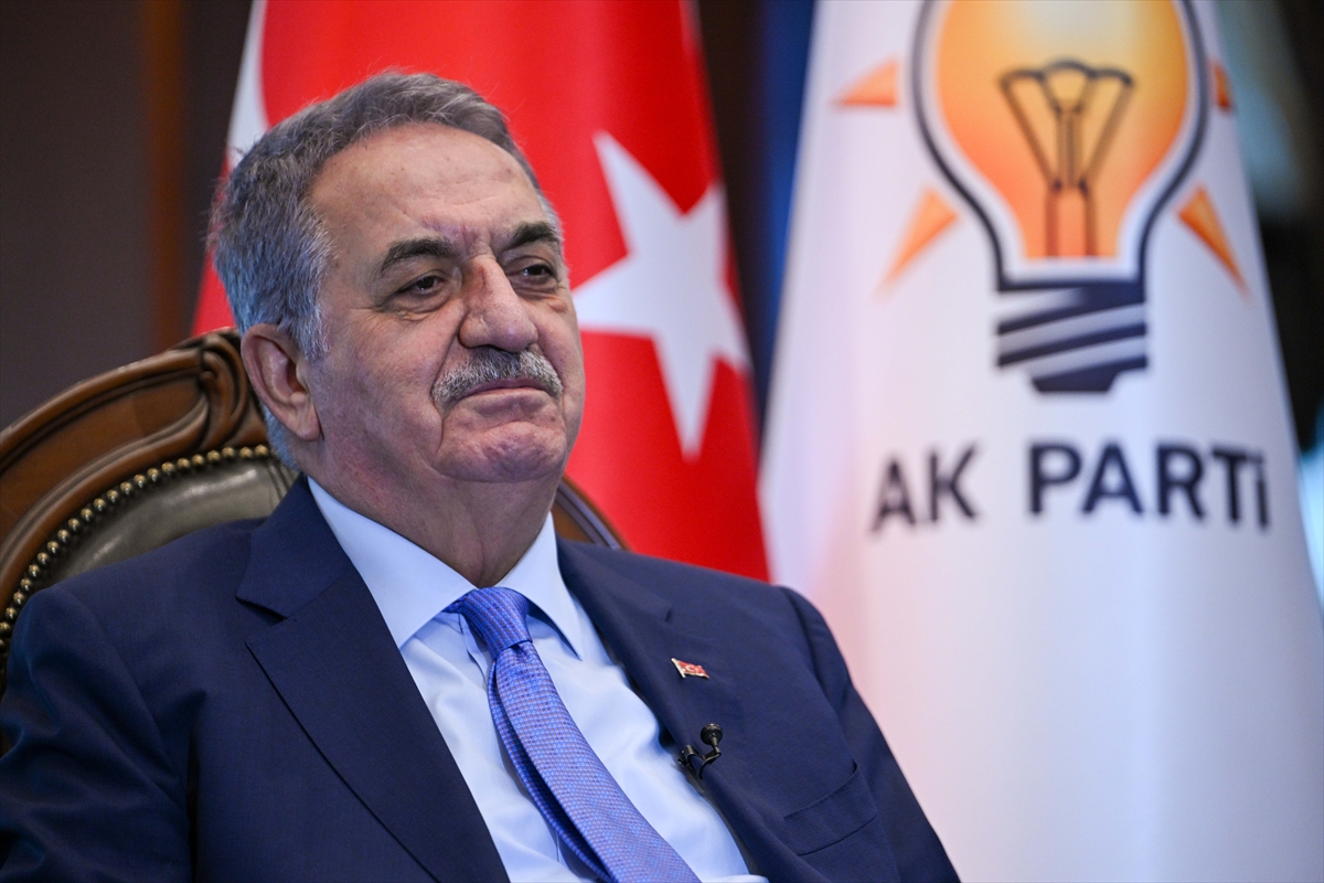 Hayati Yazıcı: AK Parti milletin olduğu yerde duran bir partidir