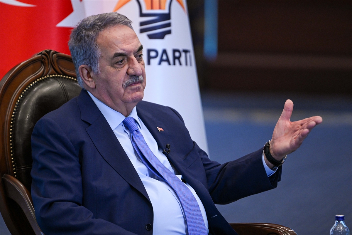 Hayati Yazıcı: AK Parti milletin olduğu yerde duran bir partidir