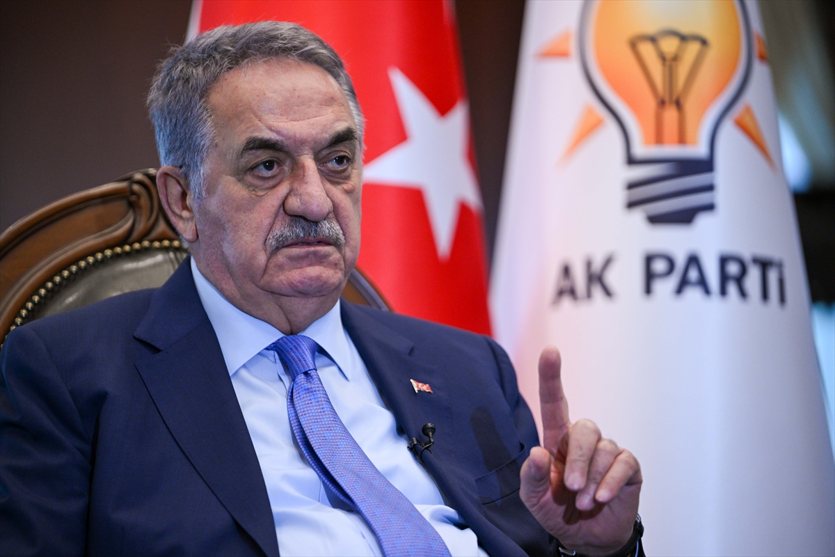 Hayati Yazıcı: AK Parti milletin olduğu yerde duran bir partidir