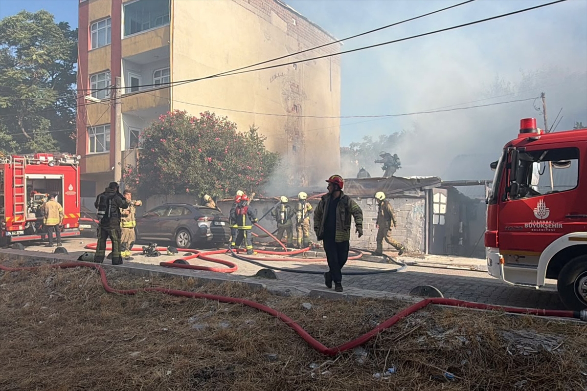 Küçükçekmece'de gecekondu yangını: Ev kullanılamaz hale geldi