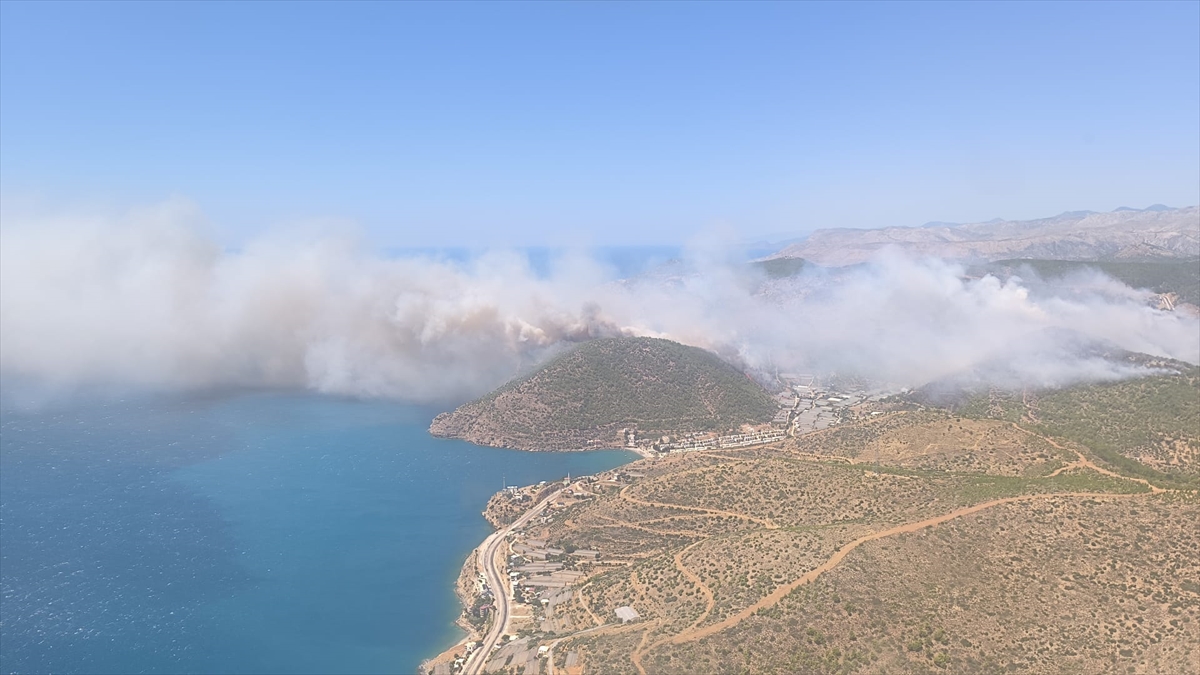 Mersin'de çıkan orman yangını büyük ölçüde kontrol altına alındı