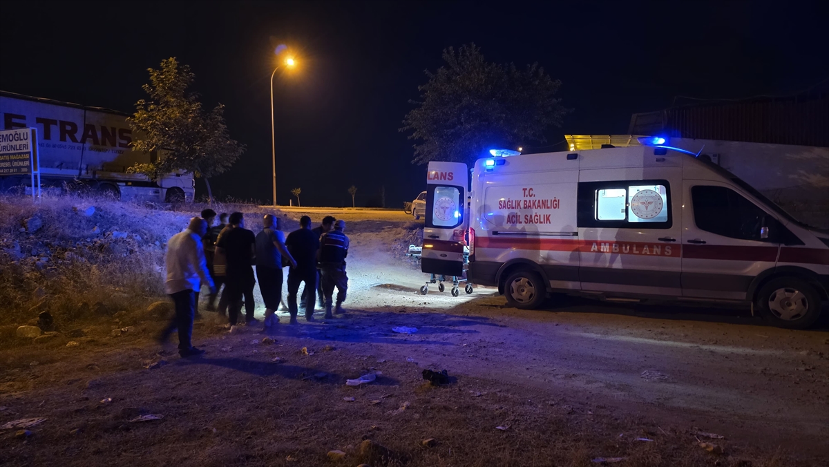 Hatay'da kaza: Otomobil şarampole devrildi, 5 yaralı