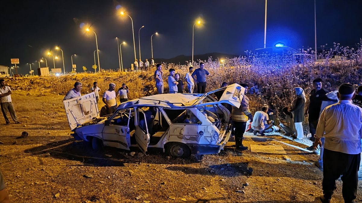 Hatay'da kaza: Otomobil şarampole devrildi, 5 yaralı