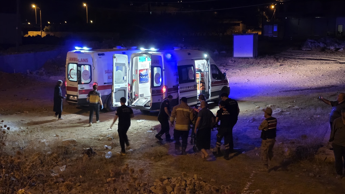 Hatay'da kaza: Otomobil şarampole devrildi, 5 yaralı