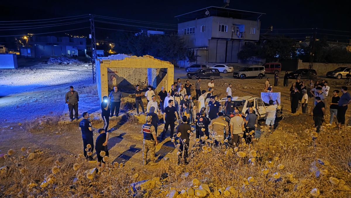 Hatay'da kaza: Otomobil şarampole devrildi, 5 yaralı
