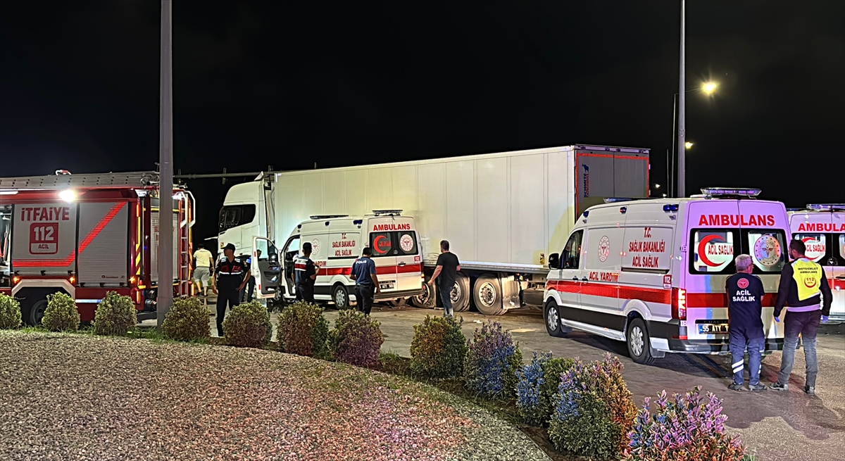Samsun'da ambulans ve tır kazası: 6 kişi yaralandı