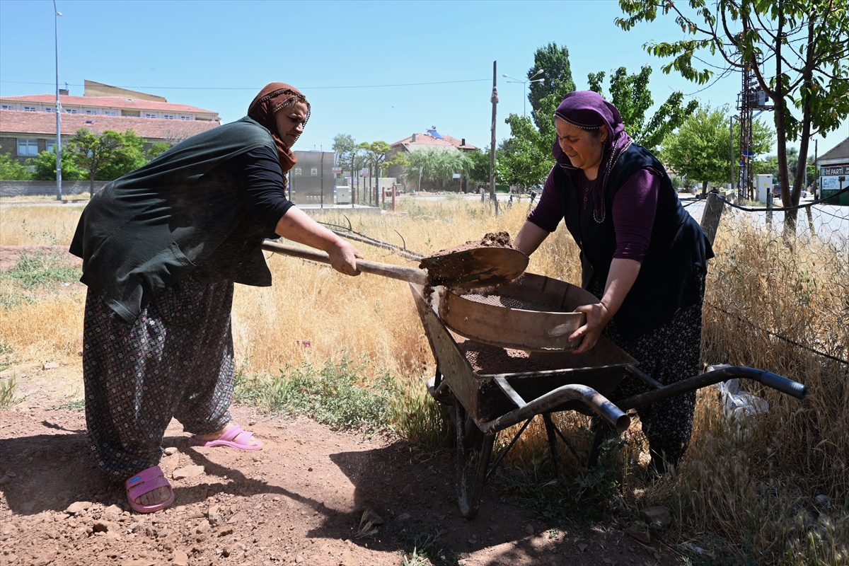 Kayserili kadınlar tandırla aile bütçesine katkı sağlıyor