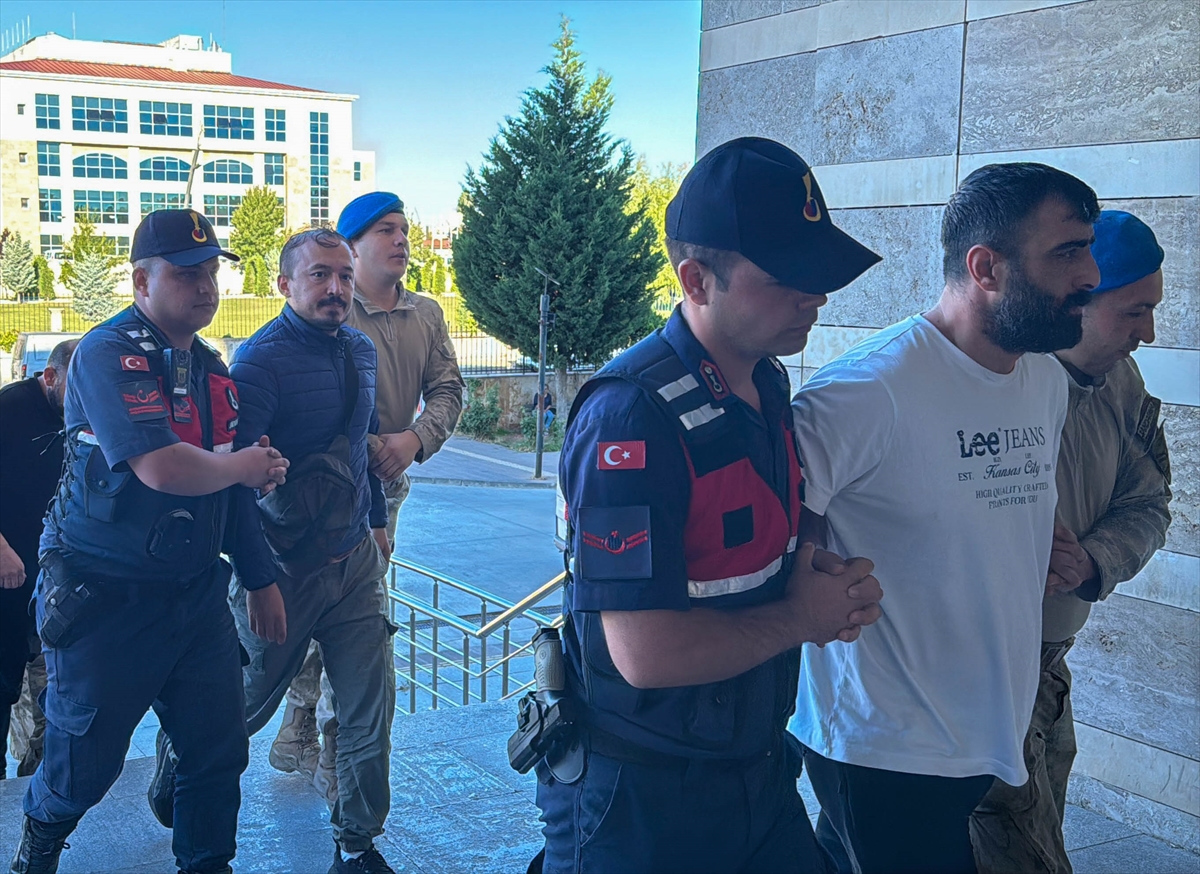 Özkan Yalım: Uşak Belediyesi operasyonunda 15 zanlı adliyede