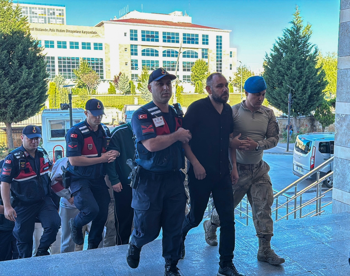 Özkan Yalım: Uşak Belediyesi operasyonunda 15 zanlı adliyede
