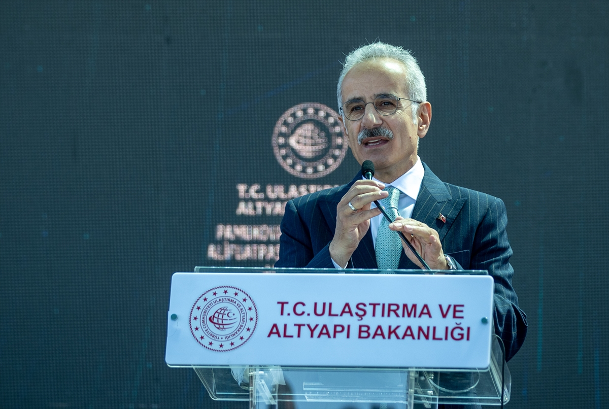 Bakan Uraloğlu Sakarya'da YHT istasyonu ve köprülü kavşak açılışında konuştu: