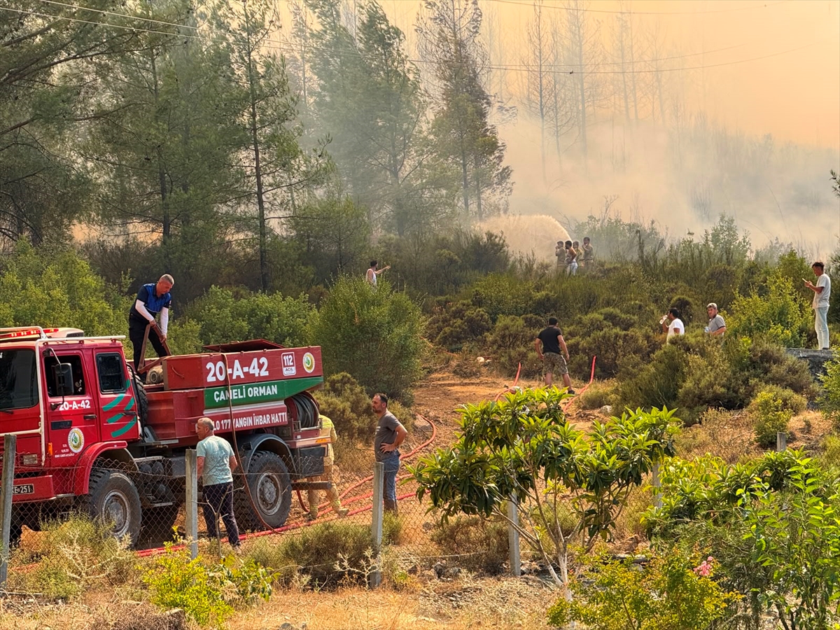Fethiye'de orman yangını: Ekiplerin müdahalesi sürüyor