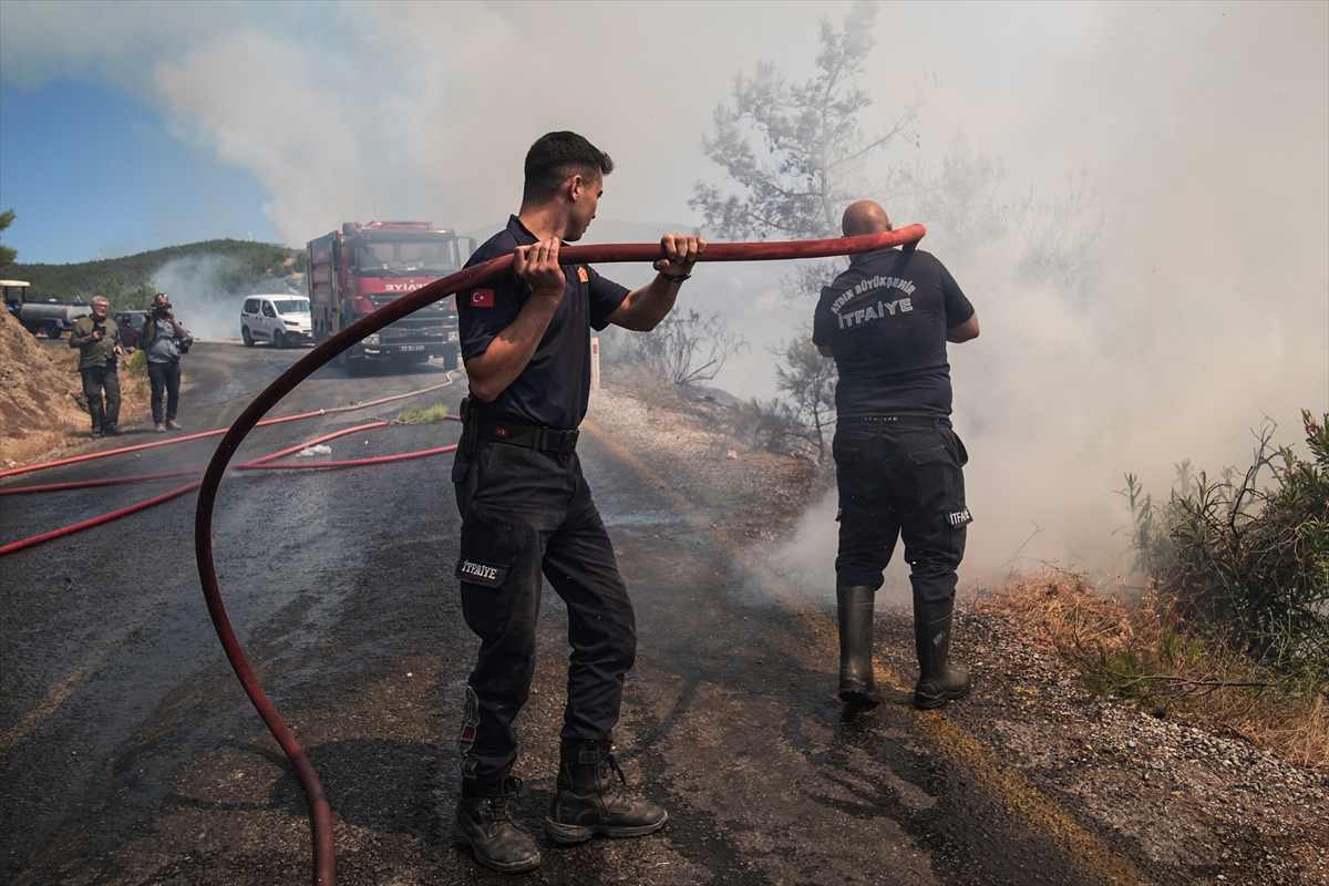 Aydın'ın Çine ilçesindeki orman yangınına müdahale 3. gününde sürüyor