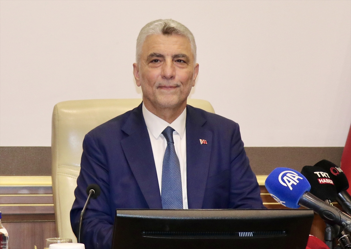 Ticaret Bakanı Ömer Bolat Artvin'de STK temsilcileriyle bir araya geldi: