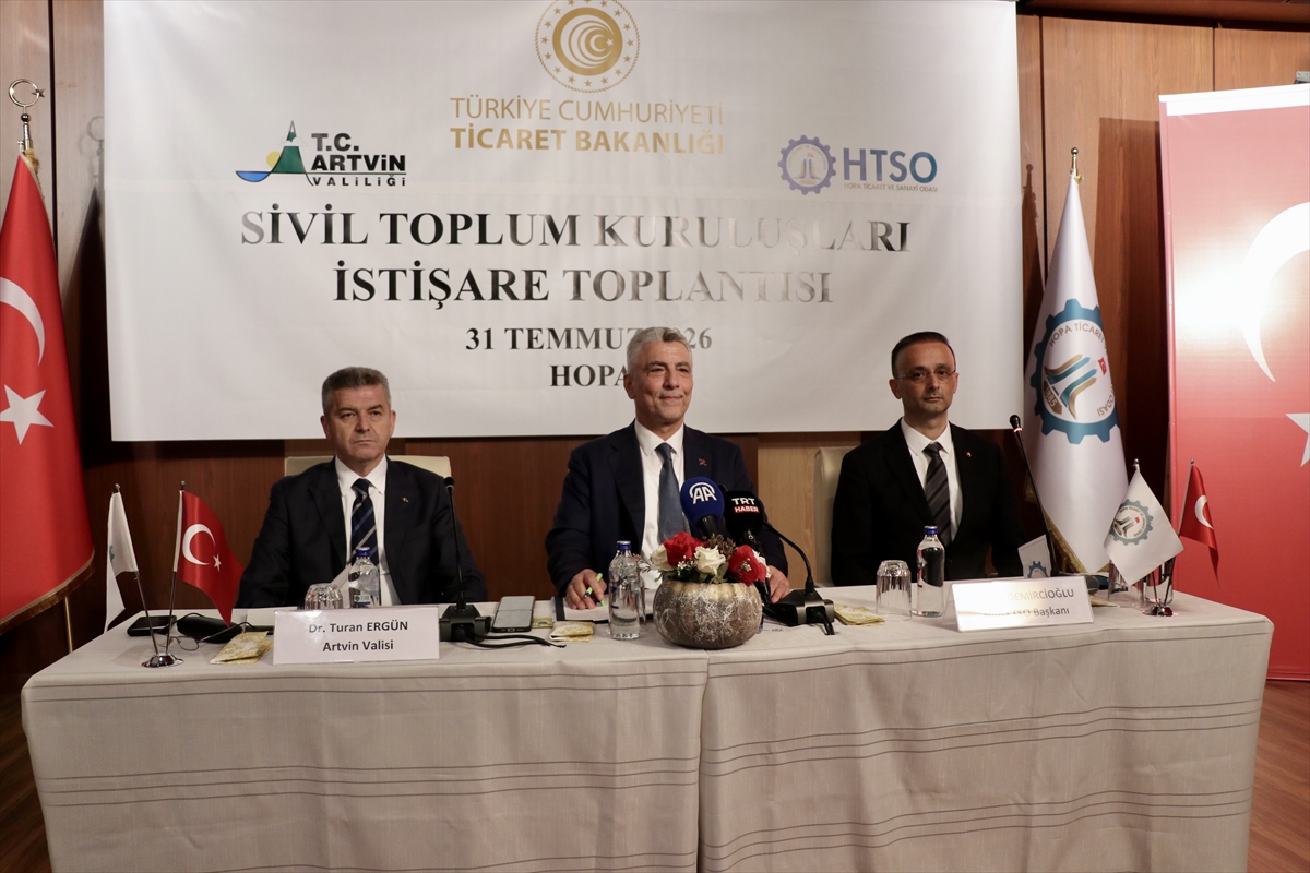 Ticaret Bakanı Ömer Bolat Artvin'de STK temsilcileriyle bir araya geldi: