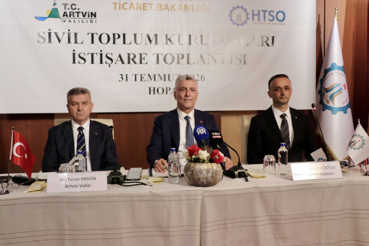 Ticaret Bakanı Ömer Bolat Artvin'de STK temsilcileriyle bir araya geldi: