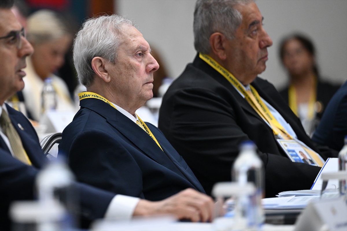 Fenerbahçe'nin borcunun 27 milyar 961 milyon lira olduğu açıklandı