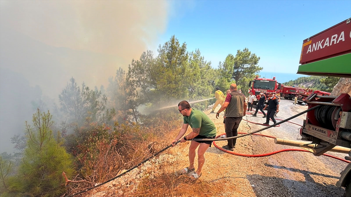 Alanya'da orman yangını: Havadan ve karadan müdahale sürüyor