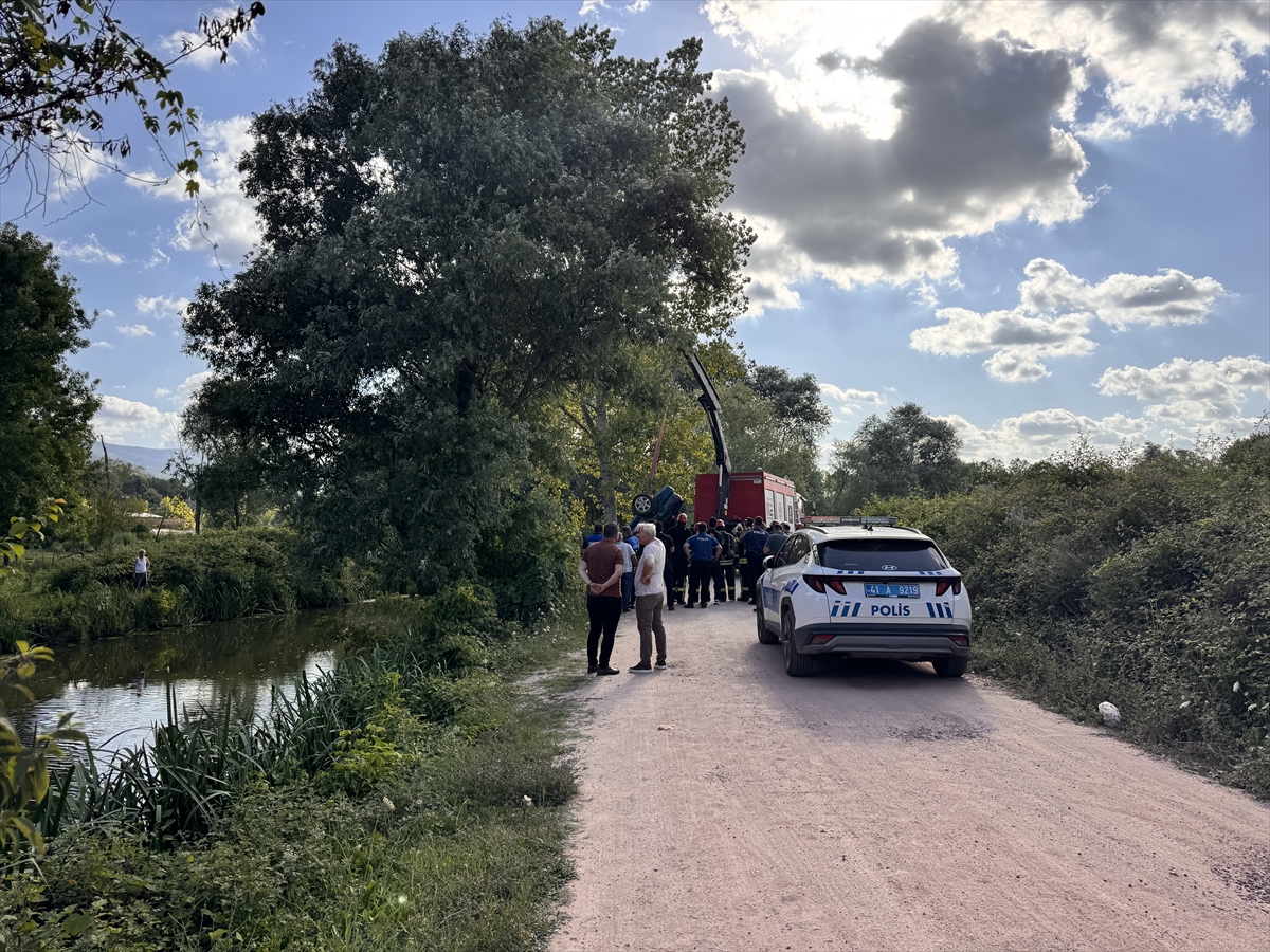 Kocaeli'de su kanalına düşen otomobil sürücüsü hayatını kaybetti
