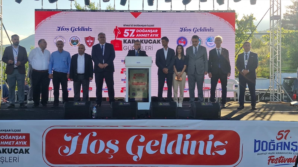 Sivas Doğanşar'da 57. Ahmet Ayık Güreşleri Başladı