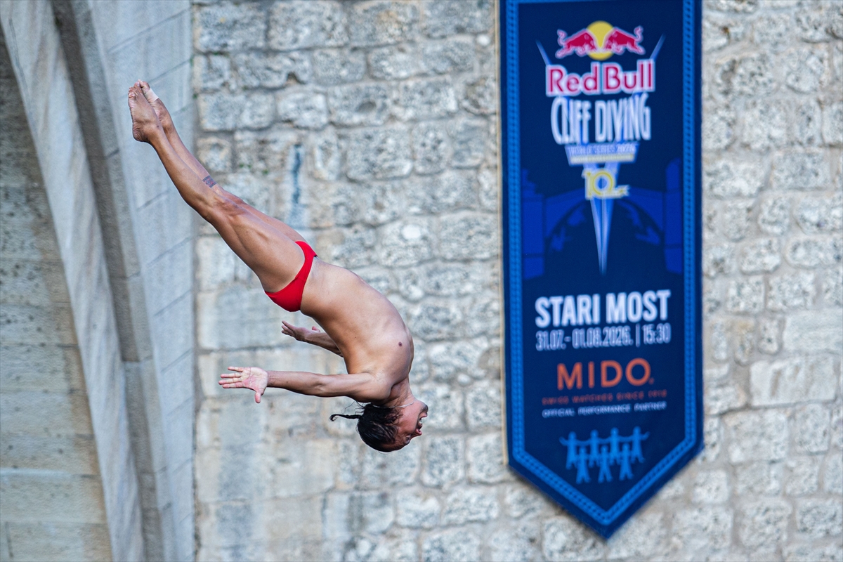 Mostar Köprüsü'nde Red Bull Cliff Diving Serisi düzenlendi