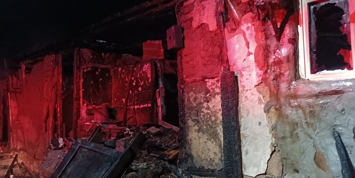 Çorum İskilip'te yangın: İki ev kullanılamaz hale geldi