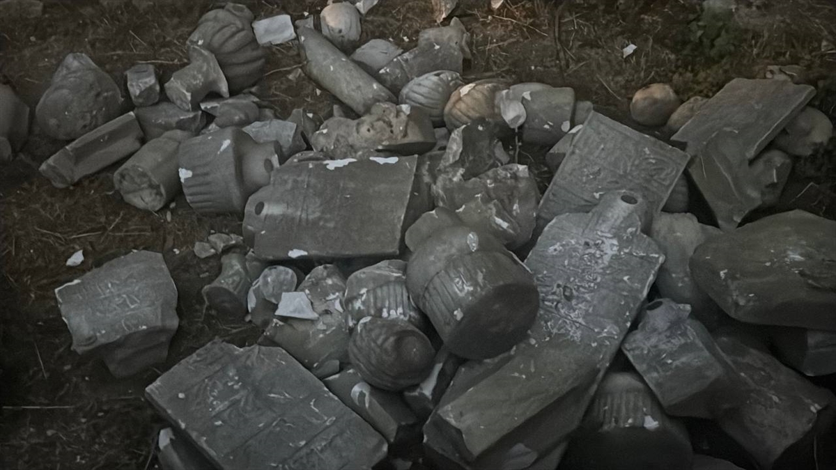 Fatih'teki tarihi hazirede 7 mezar taşı tahrip edildi: Şüpheli aranıyor