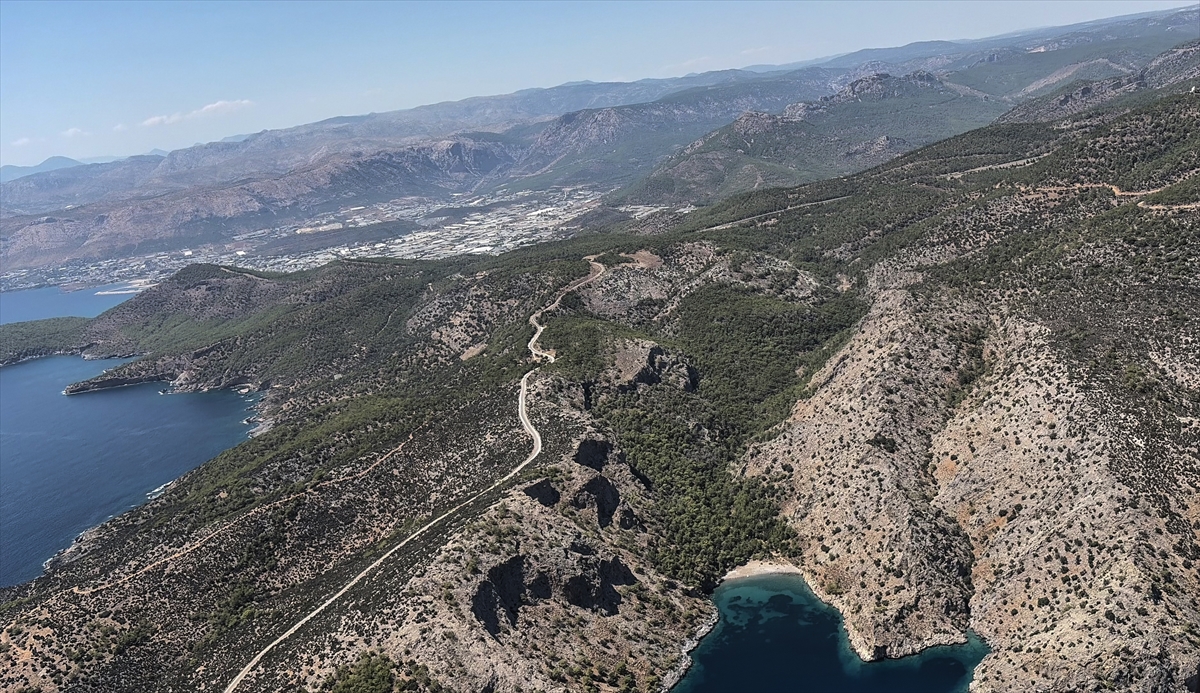 Mersin Aydıncık: Orman yangını sonrası alan havadan görüntülendi