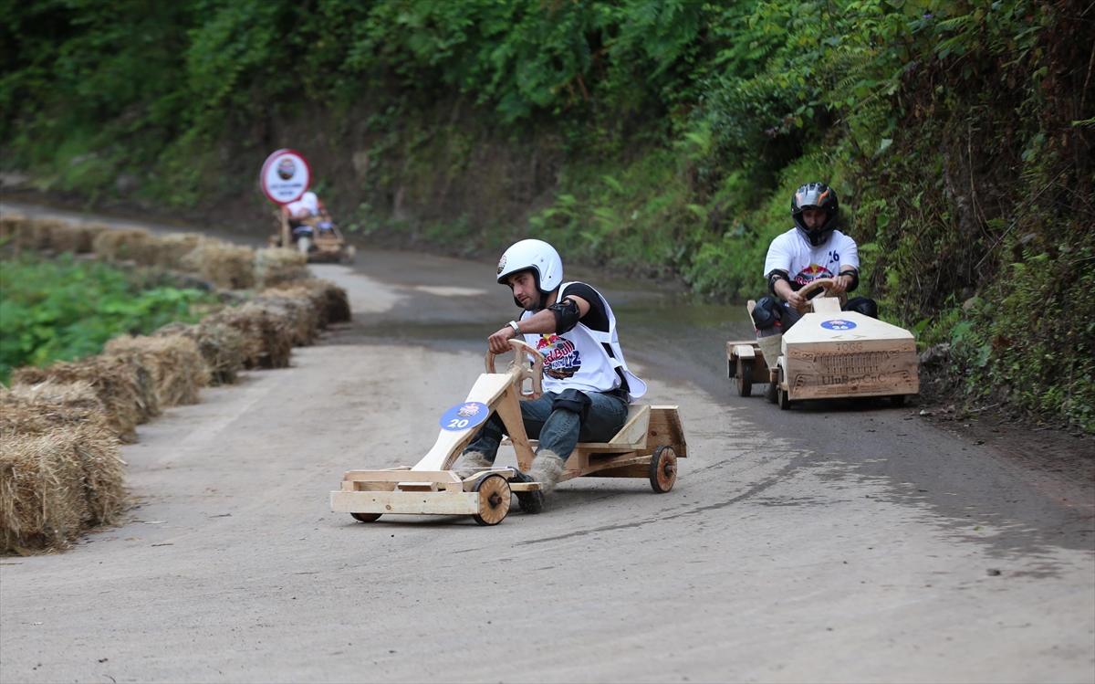 Rize Formulaz Yarışları: Tahta arabalarla kıyasıya mücadele