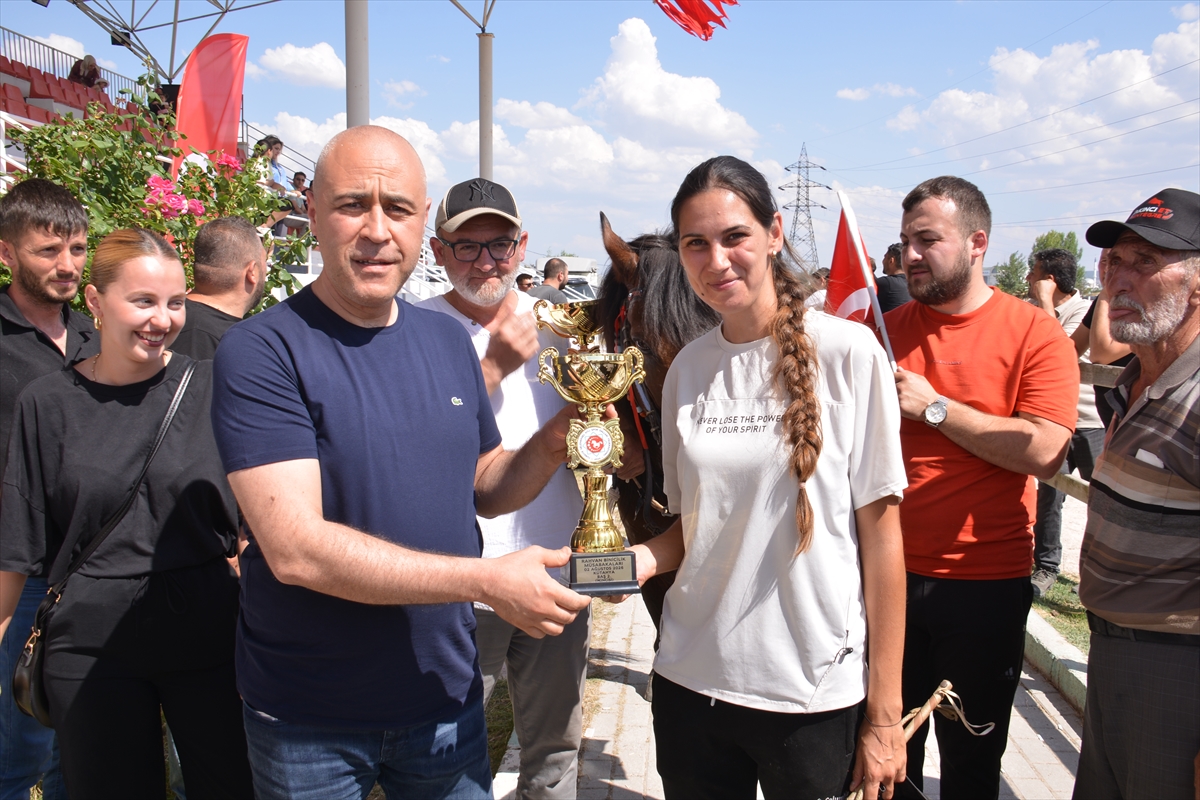 Kütahya'da Rahvan At Yarışları: Türkiye Şampiyonası İçin Mücadele